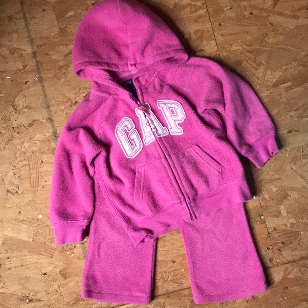 Gap fleece sweatsuit - cozy and great condition
